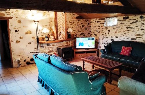 La Foret-sur-Sevre House | la longère du plessis Mornay, 30 min du Puy du fo, wifi, parking, jardin