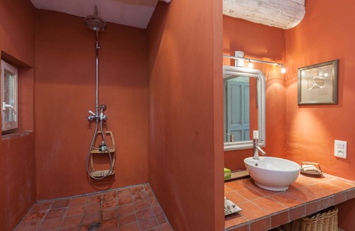 Robion House | La Louvière des Bruyères