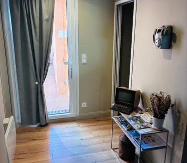 Montreuil-sur-Mer Apartment | La Lucienne - Cœur de ville avec un extérieur