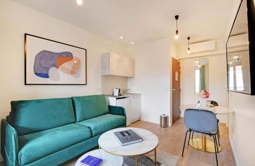 Levallois-Perret Apartment | La Lumière de Paris