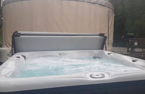 Mandeville RV Rental | La lumineuse des Yourtes du petit ruisseau