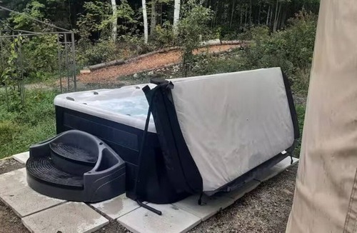 Mandeville RV Rental | La lumineuse des Yourtes du petit ruisseau