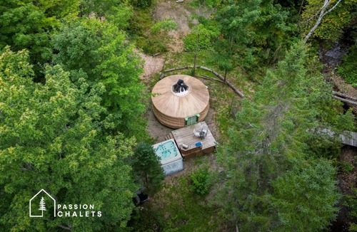 Mandeville Other | La Lumineuse des yourtes du petit ruisseau