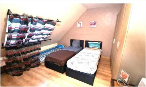 Corbeil-Essonnes House | LA LUMINEUSE Suite 2 Chambres Spacieux avec Toilette et Salle de Bain Privée