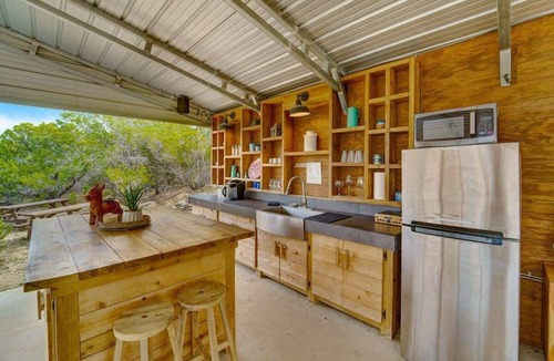 Dripping Springs RV Rental | La Luna | Pet-Friendly + Fire Pit & Pool