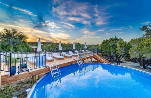 Dripping Springs RV Rental | La Luna | Pet-Friendly + Fire Pit & Pool