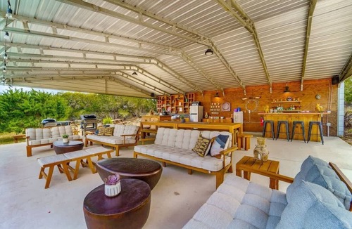 Dripping Springs RV Rental | La Luna | Pet-Friendly + Fire Pit & Pool