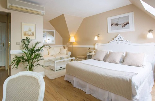 Semblancay Hotel | La Mère Hamard