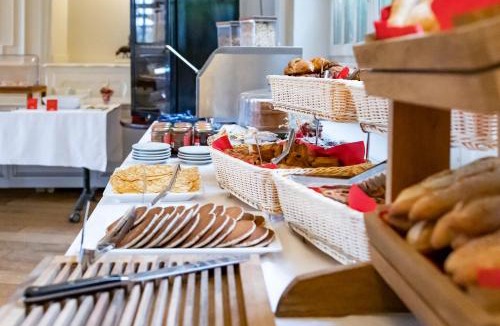 Le Mont-Saint-Michel Hotel | La Mère Poulard