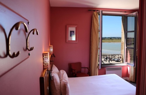 Le Mont-Saint-Michel Hotel | La Mère Poulard