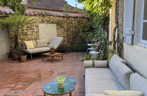 Sainte-Colombe-sur-lHers House | La Maison de Mama C: Charming french village home