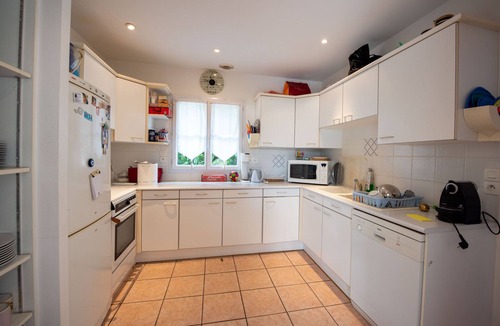Saint-Gilles-Croix-de-Vie Ski Chalet | La Maison Bleue : For 8 in St Gilles-Croix-de-Vie
