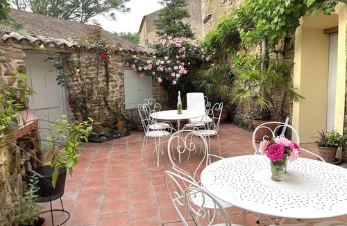 Sainte-Colombe-sur-lHers House | La Maison de Mama C: Charming French village home