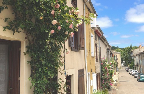 Sainte-Colombe-sur-lHers House | La Maison de Mama C: Charming French village home