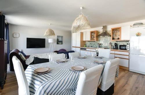 Sainte-Cecile-Plage Apartment | La Madély