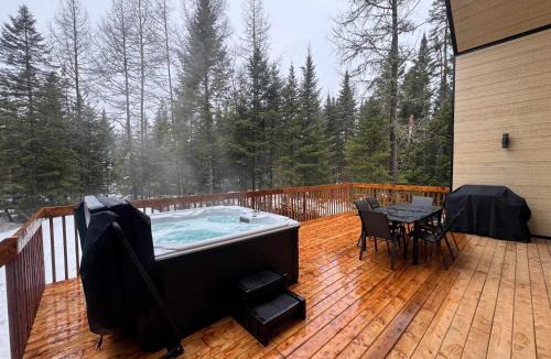 Shannon Ski Chalet | La Madeleine - Comfort & Elegance in the Forest - Spa & Office