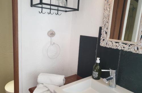 Savigny-en-Veron House | La Magnanerie