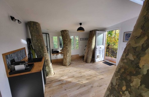 Escolives-Sainte-Camille Cabin | La Maison Dans les Arbres