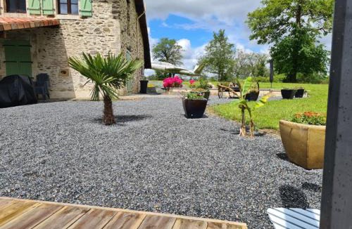 Saint-Quentin-sur-Charente House | La Maison du Lac Lavaud