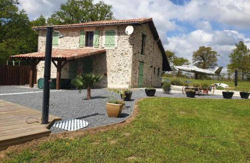 Saint-Quentin-sur-Charente House | La Maison du Lac Lavaud