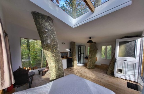 Escolives-Sainte-Camille Cabin | La Maison Dans les Arbres