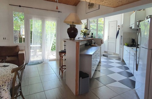 Saint-Laurent-d'Aigouze House | La Maison du Micocoulier, 80 m2, and its large sunny patio