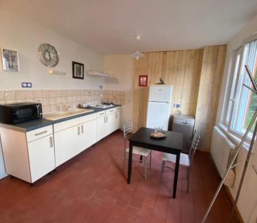 Saint-Maurice-sur-Aveyron House | La maison du coin