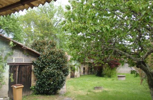 Saint-Medard-de-Guizieres Bed & Breakfast | La Maison d'Alienor