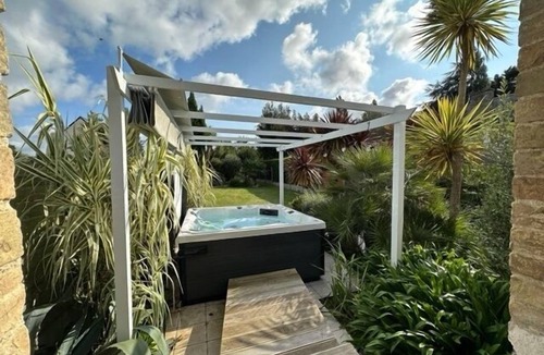 Saint-Meloir-des-Ondes House | La Maison Melo - Jacuzzi et Sauna - proche de la plage