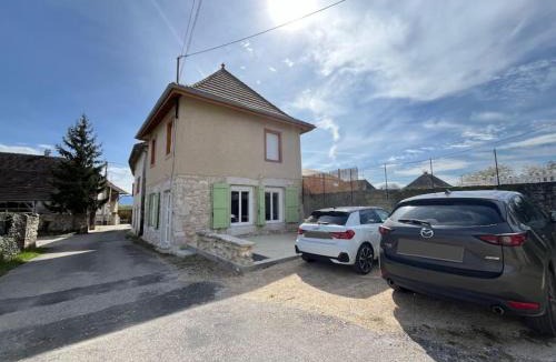 Saint-Victor-de-Morestel House | La Maison L’oiseau Bleu