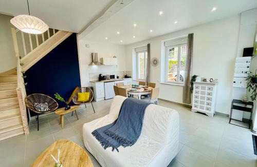 Saint-Victor-de-Morestel House | La Maison L’oiseau Bleu