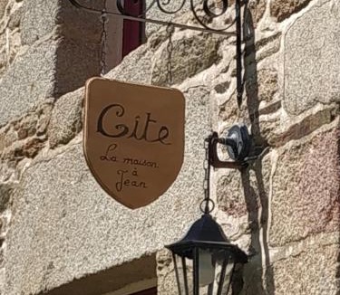 Bazouges-la-Perouse House | La maison à Jean