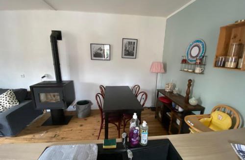 Voutezac House | La maison à la porte bleue