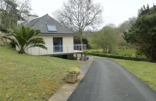 Plouigneau House | La maison au bord de l'eau