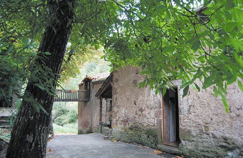 Mounes-Prohencoux House | La Maison au Potager is located in a hamlet in the Rance valley in Aveyron.