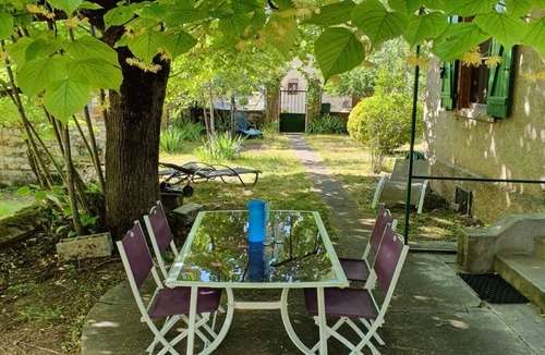 Labarthe-Bleys House | La maison au tilleul 2 people weekly rental with air conditioning
