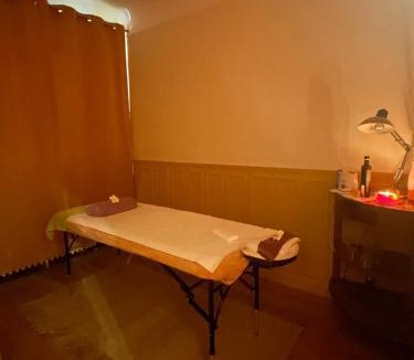 Espalion House | La Maison au toit vert