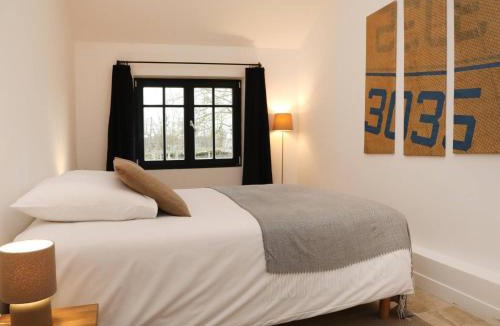 Courteuil House | La Maison Aux Fleurs by La Boîte En Plus
