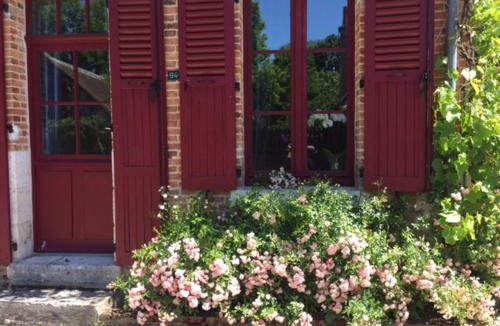 La Ferte-Beauharnais House | La Maison aux Volets Rouges