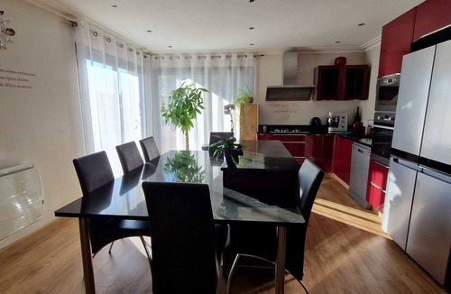 Sorigny House | La maison aux palmiers, swimming pool, spa