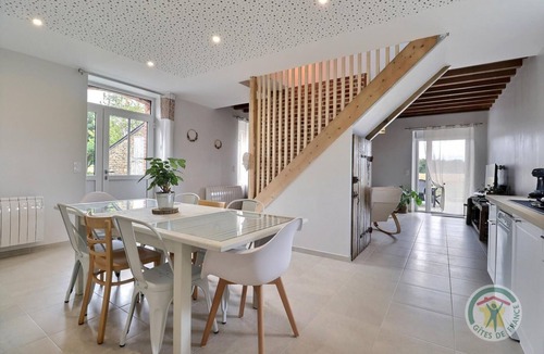 Hede House | La Maison aux Portes des Ecluses