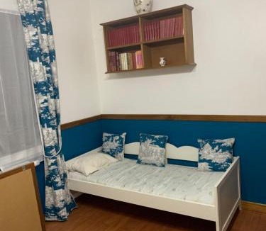 Vaux House | La Maison aux Roses