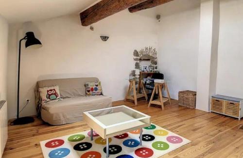 Caunes-Minervois House | La maison aux volets bleus