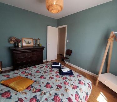 Le Vigean House | La maison aux volets bleus