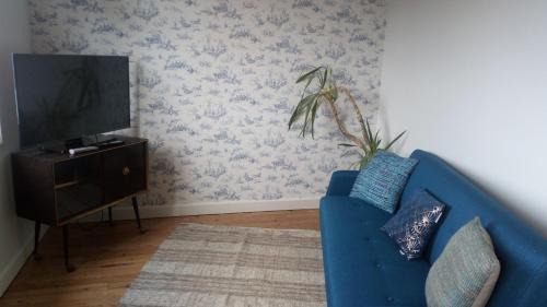 Le Vigean House | La maison aux volets bleus