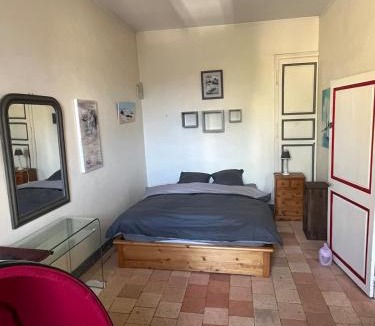 Laval Villa | La maison aux volets bleus