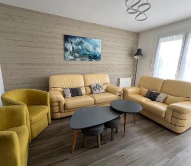 Saint-Laurent-sur-Mer House | La Maison Blanche