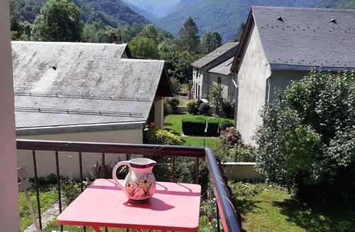 Ustou House | La maison blanche facing the Cirque de Cagateille, ski, hiking, Ariege pleasures