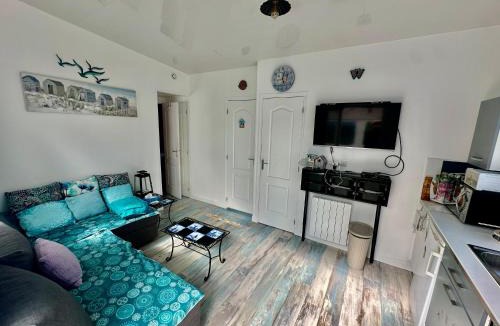 Hermanville-sur-Mer Apartment | La Maison Bleue, cottage avec piscine