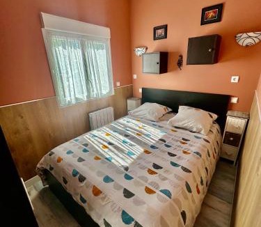 Hermanville-sur-Mer Apartment | La Maison Bleue, cottage avec piscine